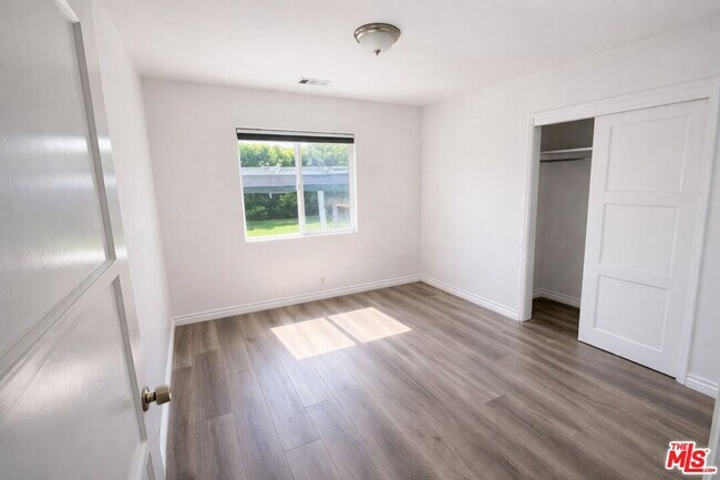 Foto del edificio - 10870 Whitburn St