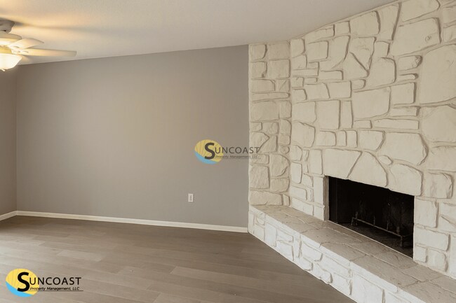 Building Photo - 2570 Stern Dr S