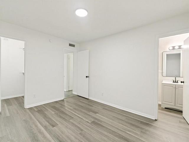 Building Photo - 905 Hawthorne Dr