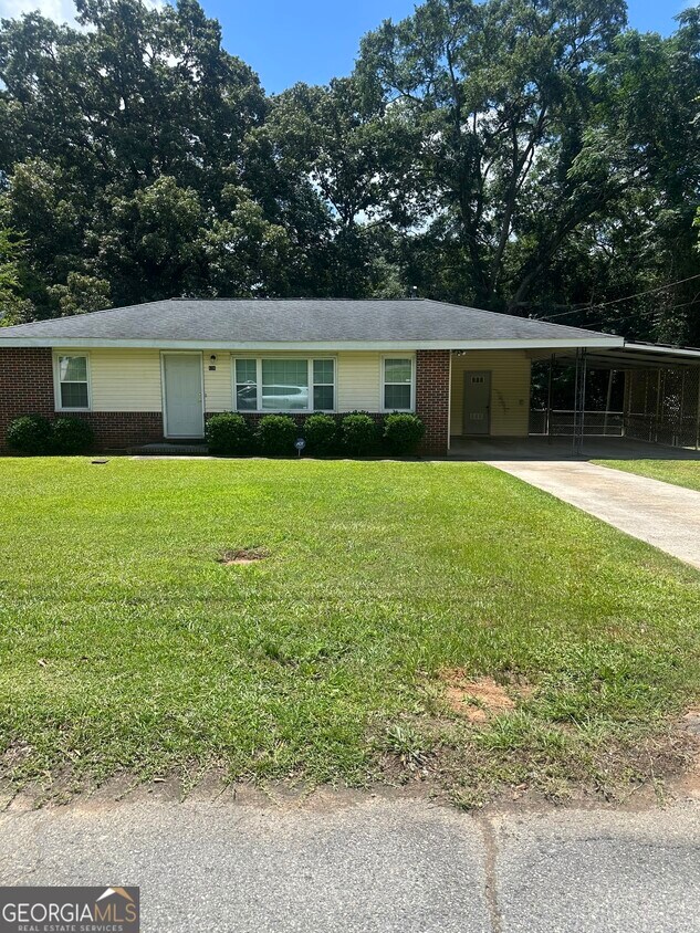 Primary Photo - 131 Oak Ave