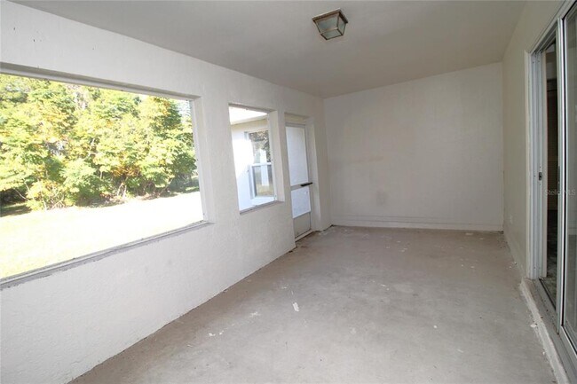 Foto del edificio - 104 N Main Ave