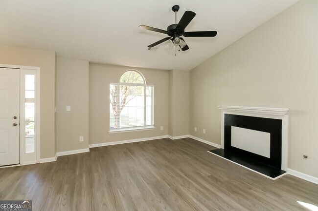 Foto del edificio - 6695 Emerald Pointe Cir