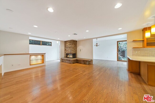 Building Photo - 4087 Van Buren Pl