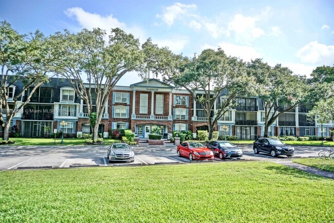 Building Photo - 3660 Inverrary Dr