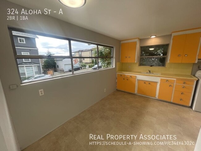Building Photo - 324 Aloha St