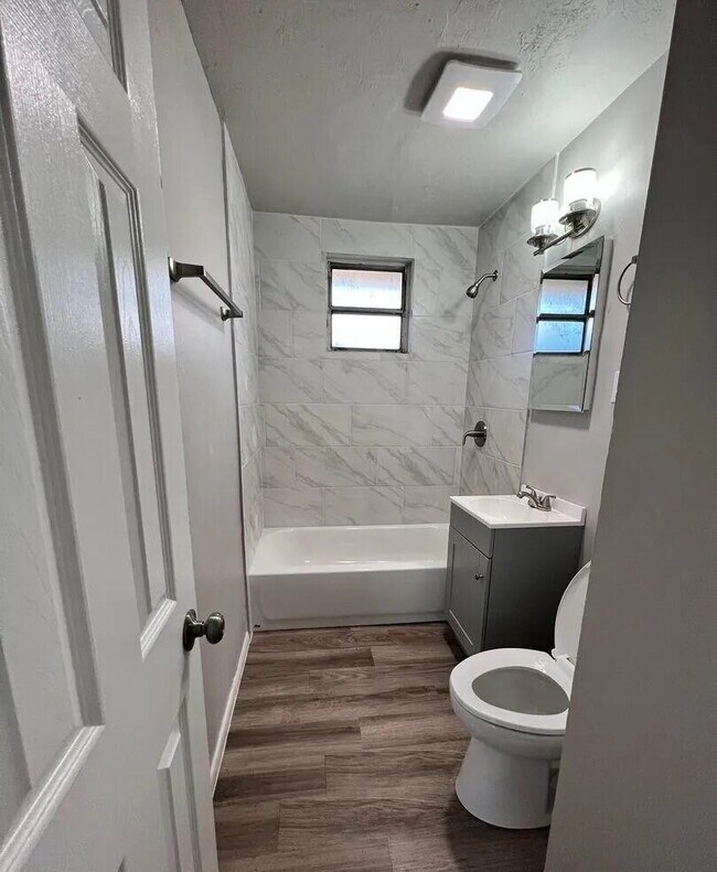 Building Photo - CHARMING 2 BEDROOMS 1 BATHROOM FOR LEASE S...