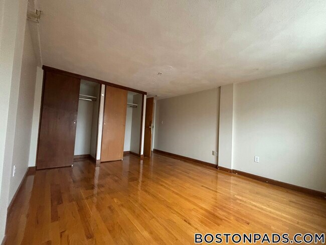 Foto del edificio - 1110 Commonwealth Ave