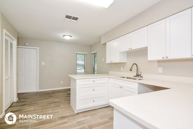 Building Photo - 17606 Shadyside Cir