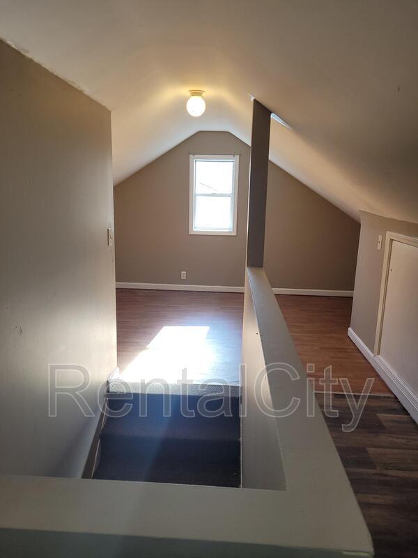 Building Photo - 704 Troy Ave