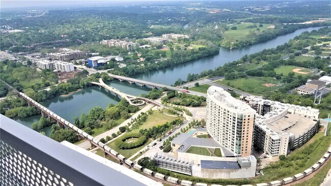 Foto del edificio - 301 West Ave.