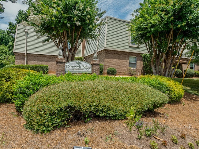 Building Photo - 2600 Park Rd