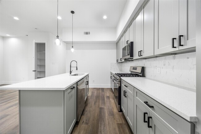 Foto del edificio - 6530 Tuskegee St