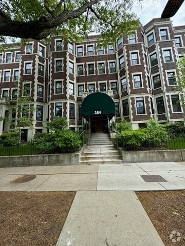 Building Photo - 384 Riverway