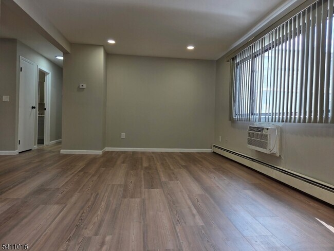 Foto del edificio - 645 Cricket Ln