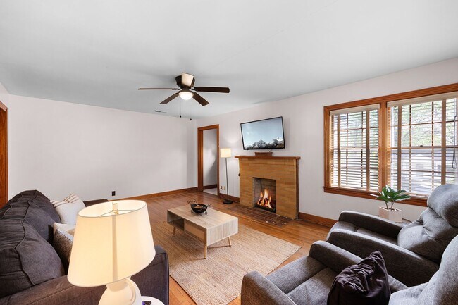 Foto del edificio - 47 Brentwood Dr