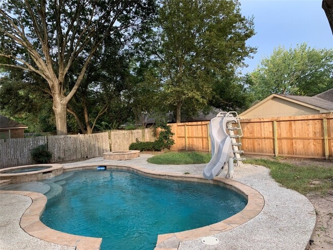 Foto del edificio - 1103 Mountain Meadows Dr