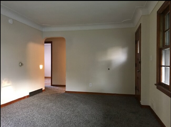 Building Photo - Cute 3 Bedroom 1 Bath House located in Wes...