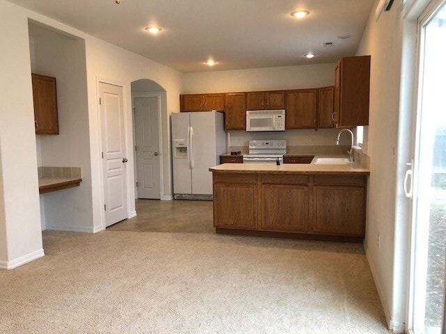 Foto del edificio - 4 Bedroom 2.5 Bath with 2 car garage