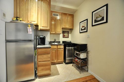 Building Photo - 206 E 81st St