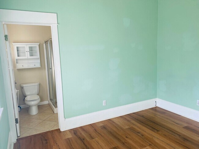 Building Photo - Upgraded & Charming Near UC Davis Medical ...