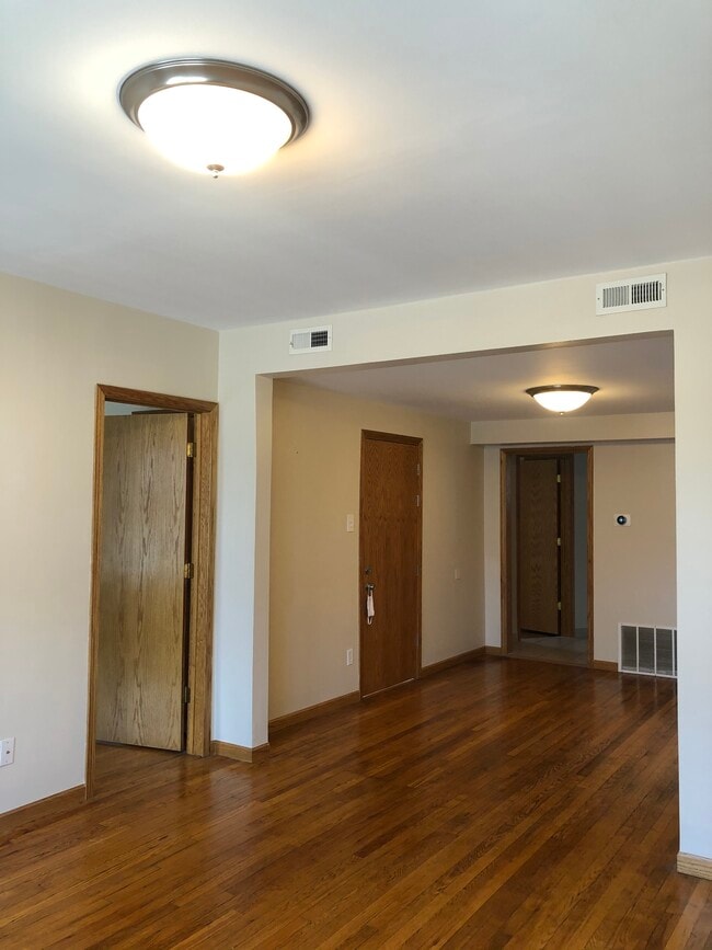 Building Photo - 3313 S Halsted St