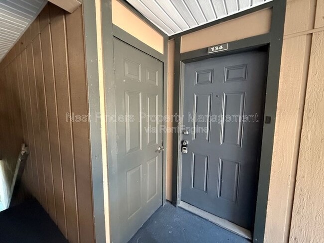 Building Photo - 8880 Old Kings Rd S