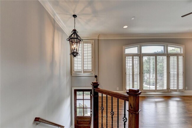 Foto del edificio - 350 Mystic Ridge Ln