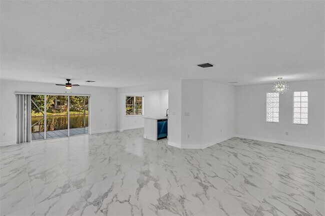 Building Photo - 9847 Fairway Cove Ln