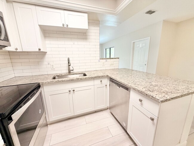 Building Photo - 4241 Gulfstream Dr