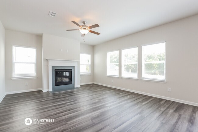 Building Photo - 5808 Hackberry Ln