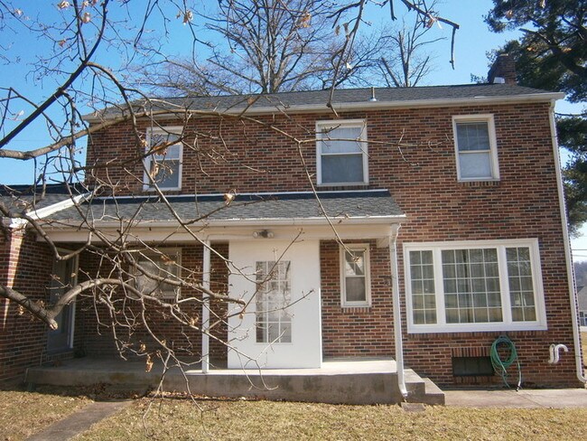Building Photo - 3 BR Home in Central School District