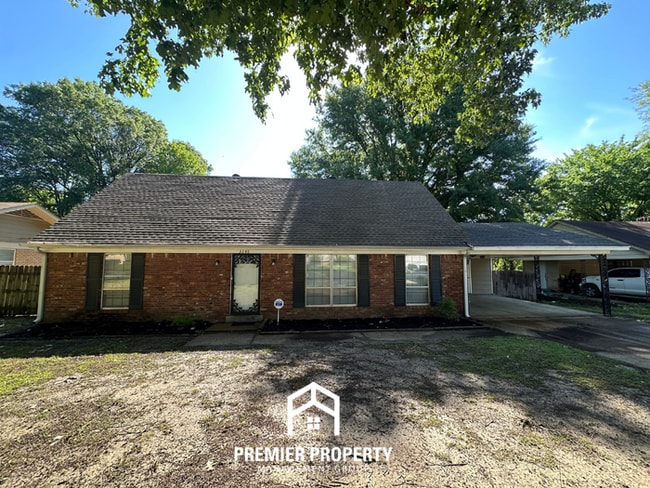 Spacious 3BR/2BA Bartlett Home | 1,770+ SQ FT, Tile Floors & Large Fenced Yard - Spacious 3BR/2BA Bartlett Home | 1,770+ SQ FT, Tile Floors & Large Fenced Yard
