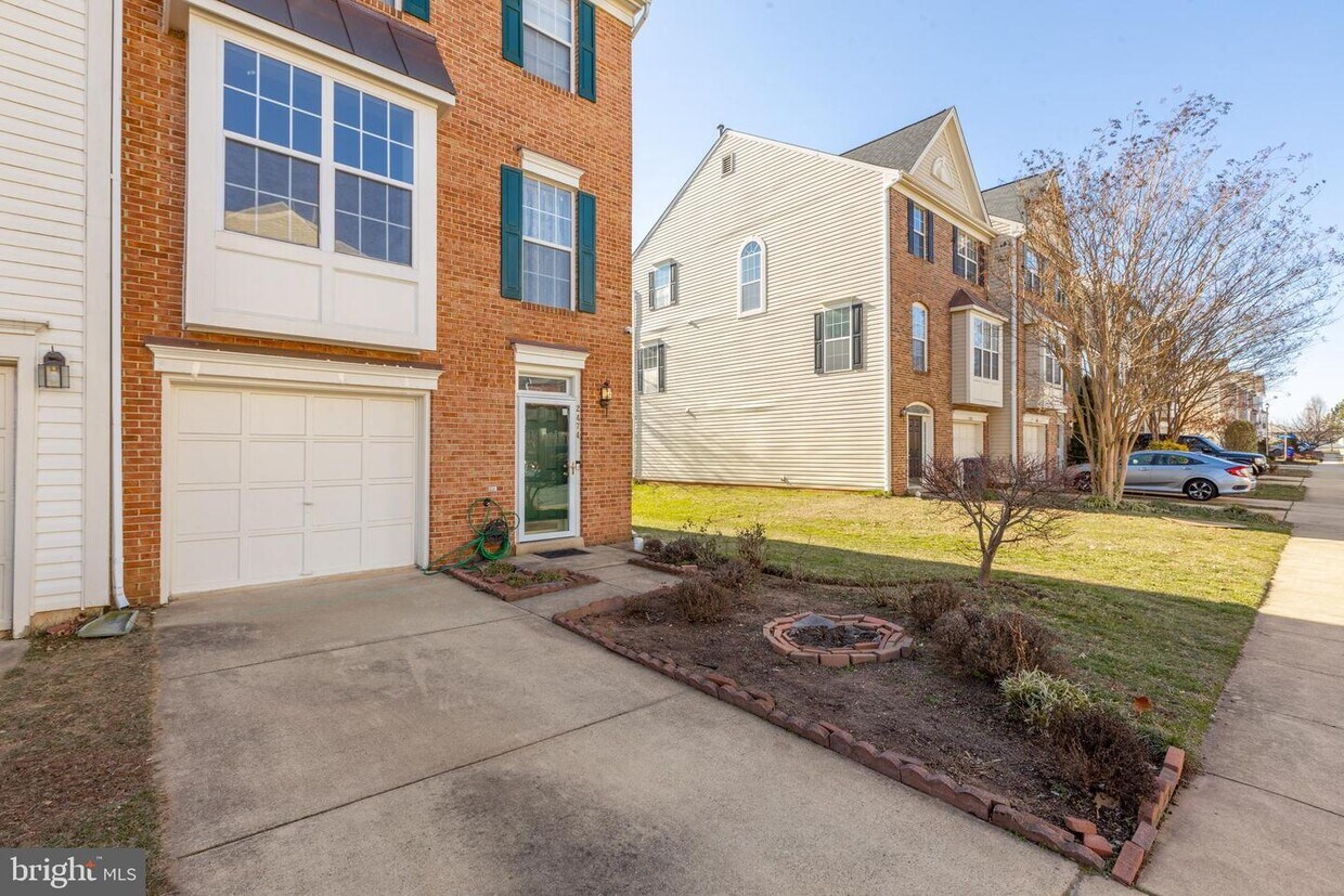 2474 Laura Mark Ln, Herndon, VA 20171 Townhome Rentals in Herndon VA