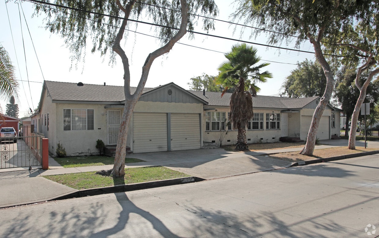 Building Photo - 4205 Bell Ave