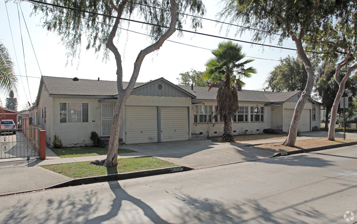 Foto del edificio - 4205 Bell Ave