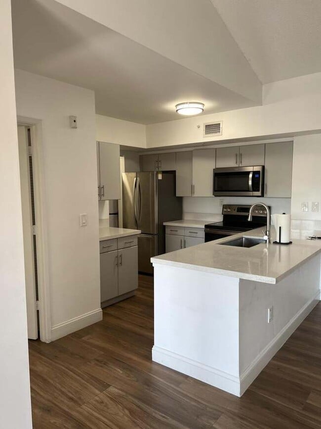 Building Photo - 2640 S University Dr