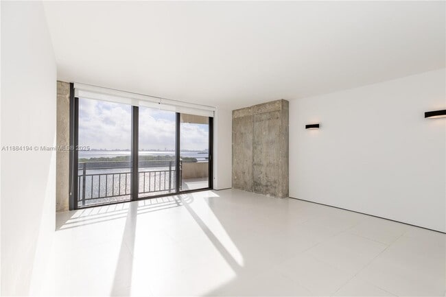 Foto del edificio - 720 NE 69th St