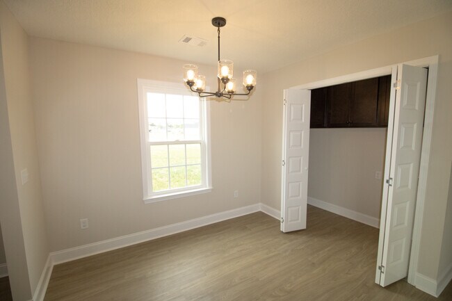 Building Photo - 122 Enclave Ct