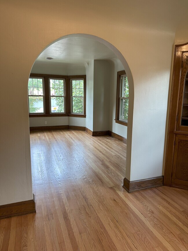 Living Room - 6615 W Bluemound Rd