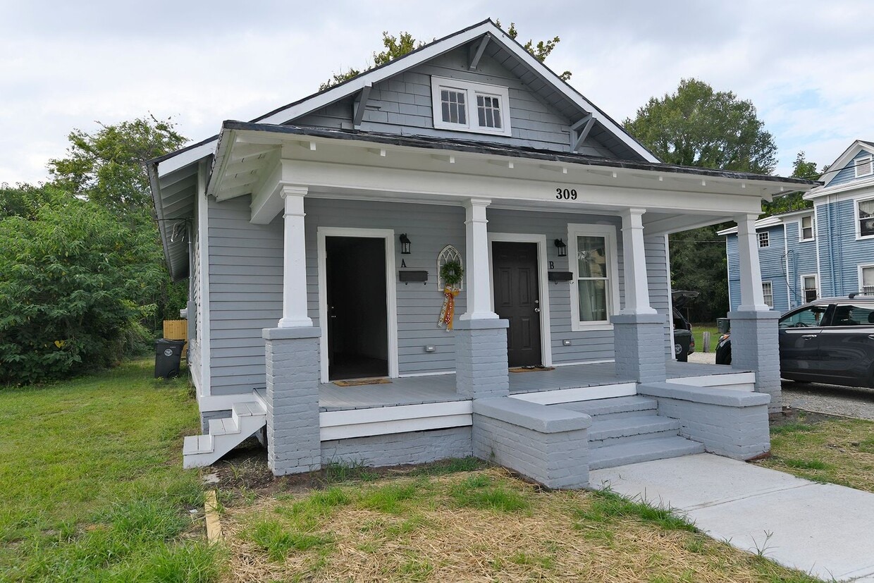 Primary Photo - 2 Bed/1 Bath Historical Townhome