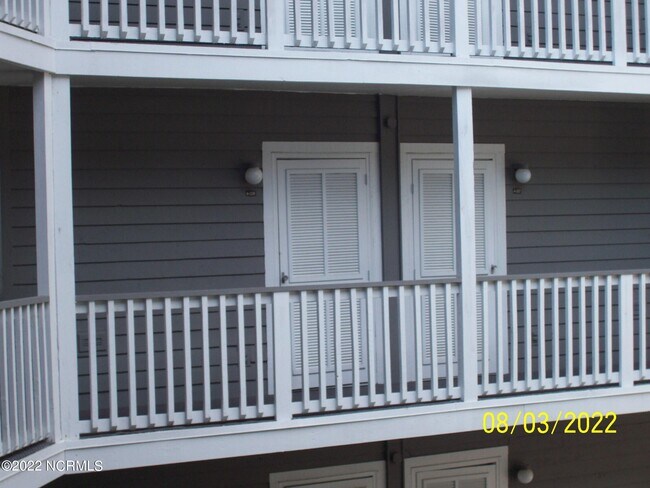 Building Photo - 10168 Beach Dr SW