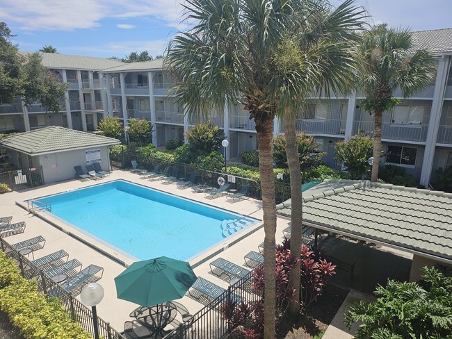 Foto del edificio - 131 Water Front Way