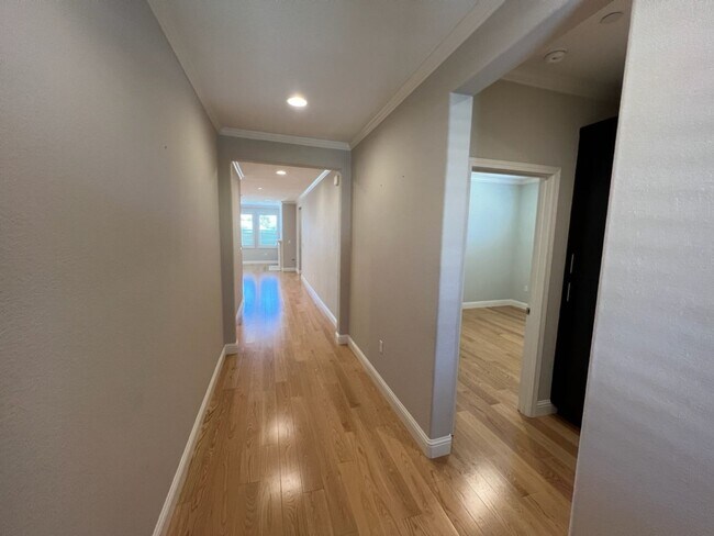 Building Photo - Newer single story home located in desirab...