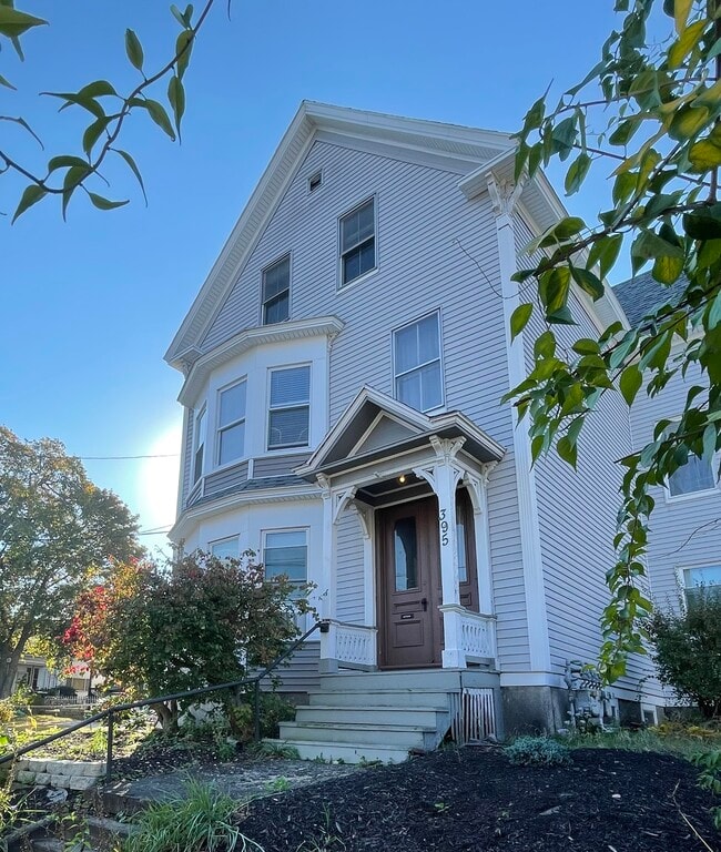 395 Hanover Street - 395 Hanover St