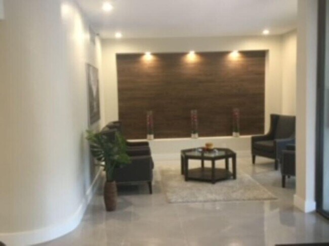 Foto del edificio - 6815 Willow Wood Dr