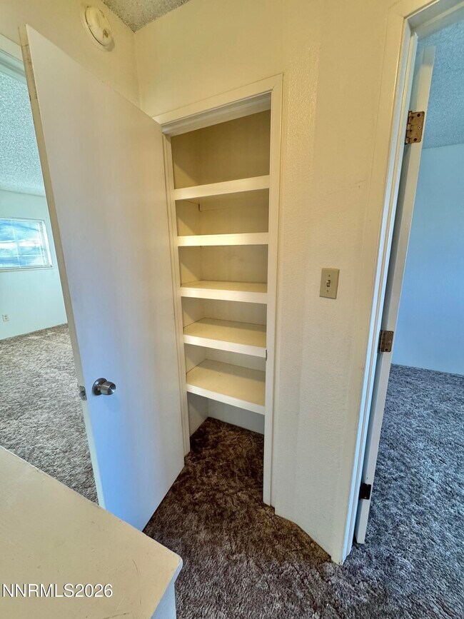 Building Photo - 825 Belli Dr