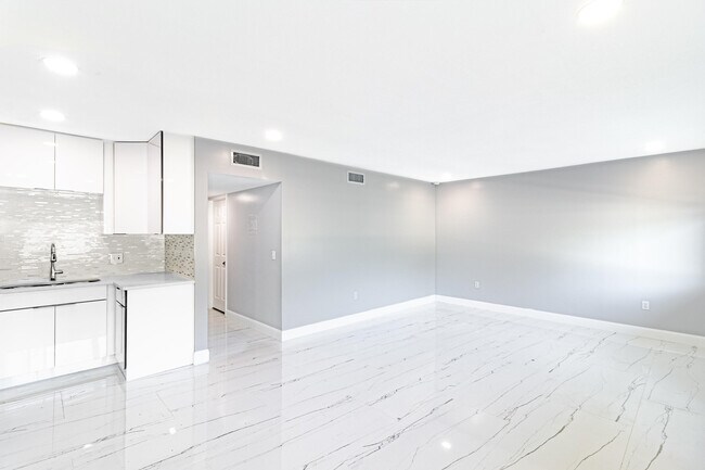 Building Photo - 2878 Donnelly Dr