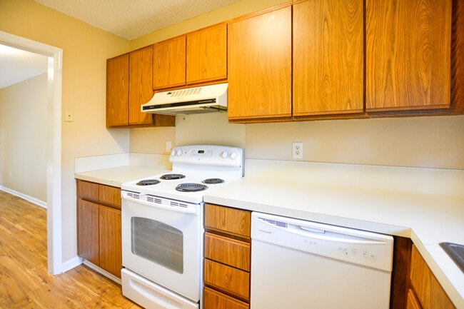 Foto del edificio - Comfortable West Ashley Townhouse
