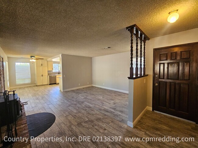 Foto del edificio - 12183 Dry Creek Rd