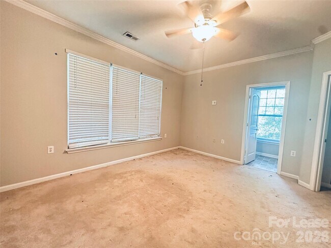 Foto del edificio - 15402 St Christopher Ct